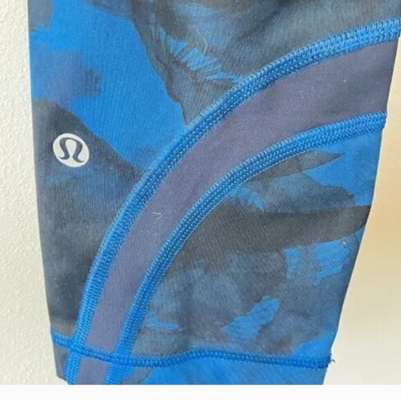 Lululemon Run Inspire Crop II Jumbo Inky Floral‎ size 8 - Picture 6 of 7